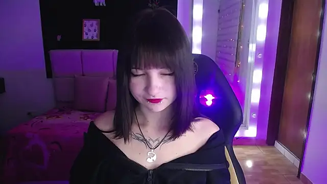  Charlotte Collins  online show from 11-22-25, 02:27