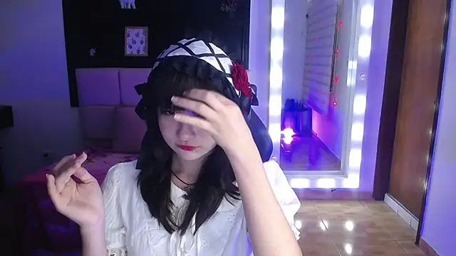  Charlotte Collins  online show from 11-28-25, 02:39