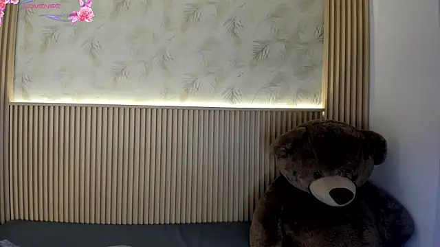 Snapshot of Liss-Reyes chatting on 06-17-26, 12:15 Liss-Reyes online show from 06-17-26, 12:15