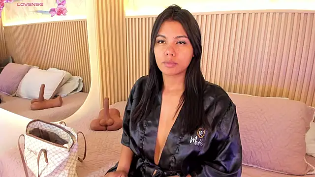 Snapshot of Liss-Reyes chatting on 05-29-26, 01:17 Liss-Reyes online show from 05-29-26, 01:17