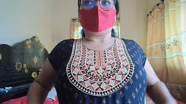 Snapshot of Elena_cruz5 chatting on 07-05-26, 04:30 Elena cruz5 online show from 07-05-26, 04:30