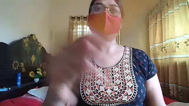 Snapshot of Elena_cruz5 chatting on 07-02-26, 04:07 Elena cruz5 online show from 07-02-26, 04:07