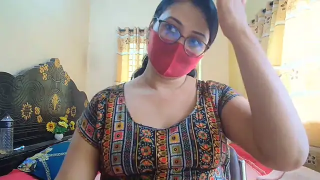 Snapshot of Elena_cruz5 chatting on 06-18-26, 03:49 Elena cruz5 online show from 06-18-26, 03:49