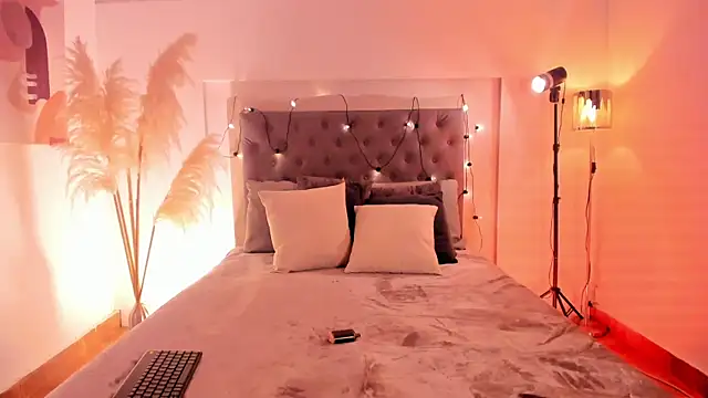 Vale Lux online show from 11-29-25, 03:28