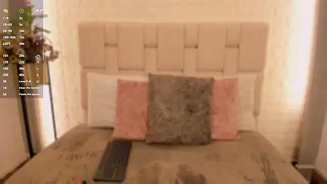 Vale Lux online show from 10-31-25, 03:58