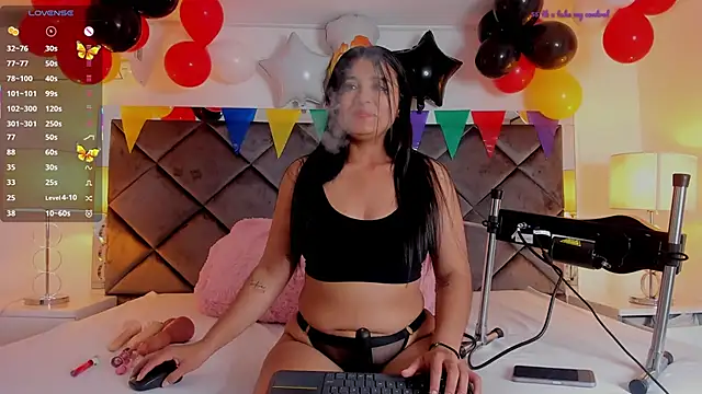 Snapshot of LuciaCollins_ chatting on 09-29-25, 12:33 LuciaCollins online show from 09-29-25, 12:33