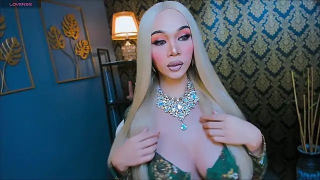 Snapshot of BelindaAbundance chatting on 11-27-25, 03:12 BelindaAbundance online show from 11-27-25, 03:12