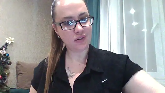 Snapshot of karina160000 chatting on 12-18-25, 02:43 karina160000 online show from 12-18-25, 02:43