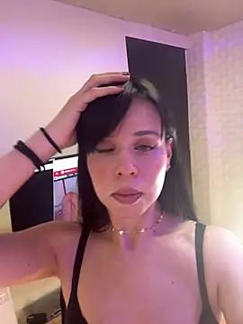 Snapshot of MadameDesade chatting on 05-26-26, 08:51 MadameDesade online show from 05-26-26, 08:51