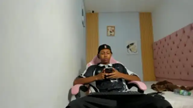 Jax Maliq online show from 10-28-25, 02:12