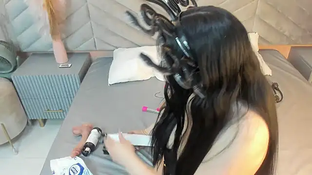 Mia Valentine  online show from 10-24-25, 10:31