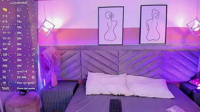 Mia Valentine  online show from 10-09-25, 08:42