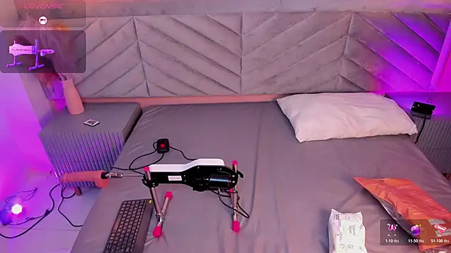 Mia Valentine  online show from 10-30-25, 09:55