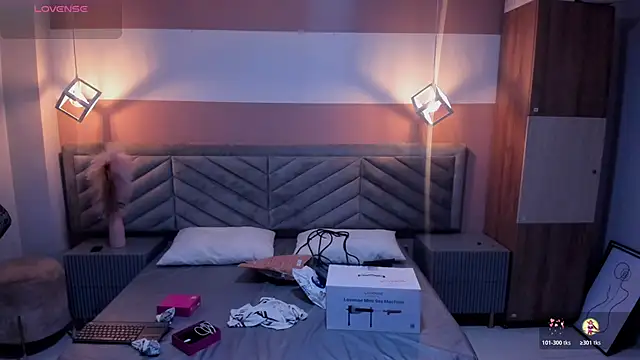 Mia Valentine  online show from 10-25-25, 07:36