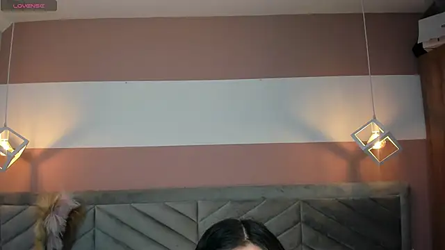 Mia Valentine  online show from 10-16-25, 08:39