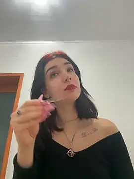VampyScarlet online show from 10-18-25, 04:25