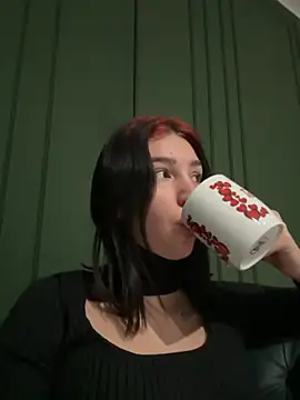 VampyScarlet online show from 10-16-25, 04:10