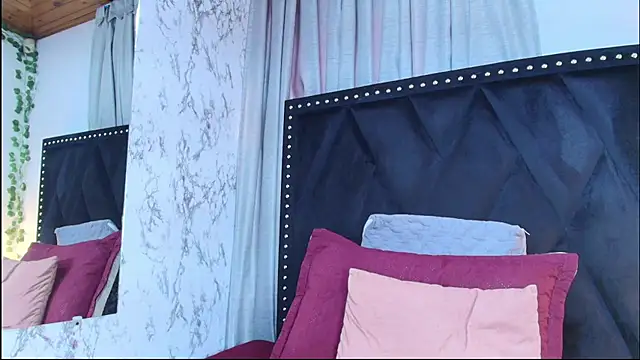 Snapshot of maraa_X chatting on 05-22-26, 05:33 maraa X online show from 05-22-26, 05:33
