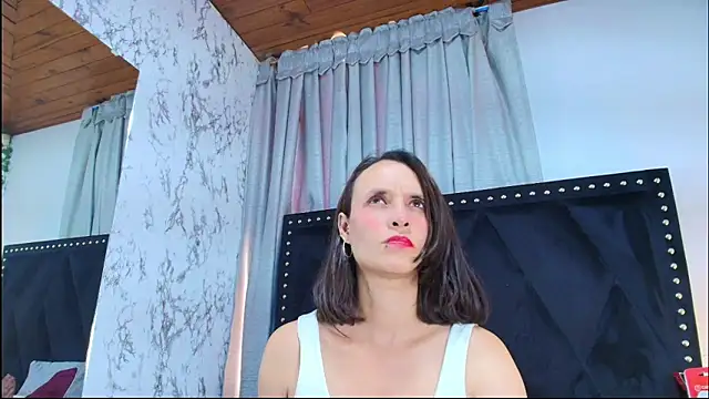 Snapshot of maraa_X chatting on 05-15-26, 05:33 maraa X online show from 05-15-26, 05:33