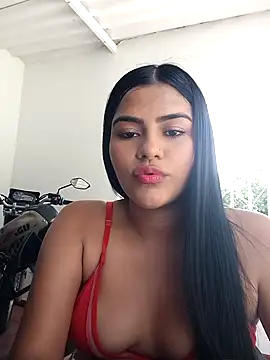 Snapshot of daringxxxhot chatting on 09-12-25, 07:13 daringxxxhot online show from 09-12-25, 07:13
