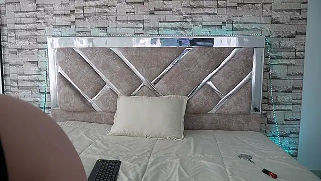 natasha vesper online show from 11-20-25, 01:12