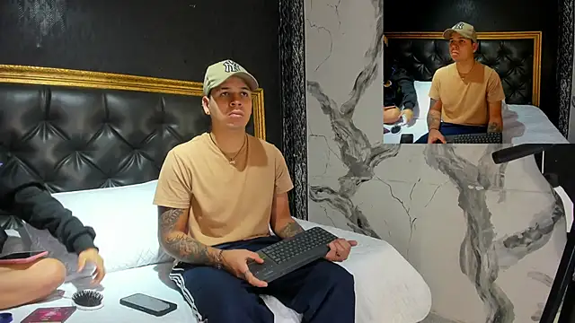 Snapshot of markAndPhilip chatting on 10-06-25, 12:28 markAndPhilip online show from 10-06-25, 12:28