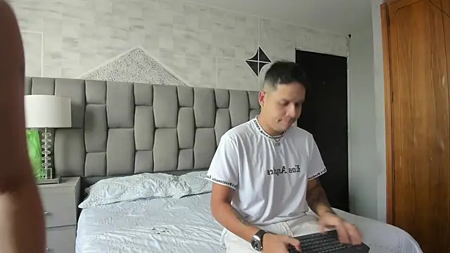 Snapshot of markAndPhilip chatting on 09-26-25, 12:23 markAndPhilip online show from 09-26-25, 12:23