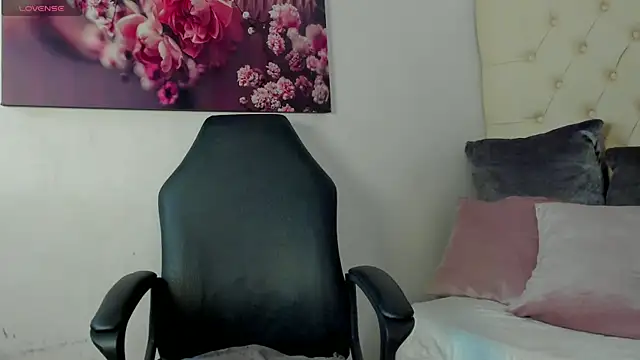 Snapshot of kate_lua chatting on 09-23-25, 12:12 kate lua online show from 09-23-25, 12:12