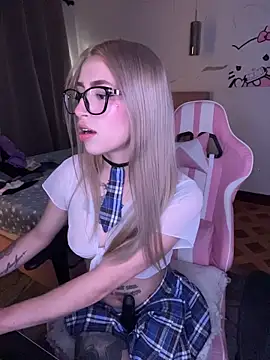 Snapshot of PrettyAshley_ chatting on 04-24-26, 10:23 PrettyAshley online show from 04-24-26, 10:23