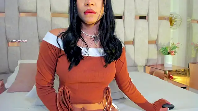 Snapshot of charlotte_line chatting on 10-10-25, 05:25 charlotte line online show from 10-10-25, 05:25