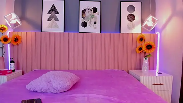 Nina Ford online show from 11-29-25, 03:28