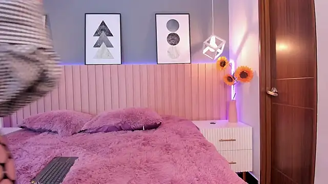 Nina Ford online show from 10-04-25, 03:08