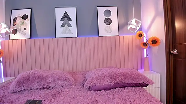 Nina Ford online show from 10-07-25, 03:29