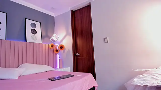 Nina Ford online show from 10-03-25, 01:42