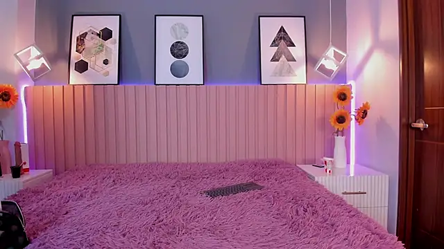 Nina Ford online show from 03-13-26, 03:11