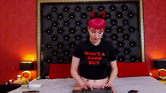 Snapshot of Luna_Devil_ chatting on 02-12-26, 08:30 Luna Devil online show from 02-12-26, 08:30