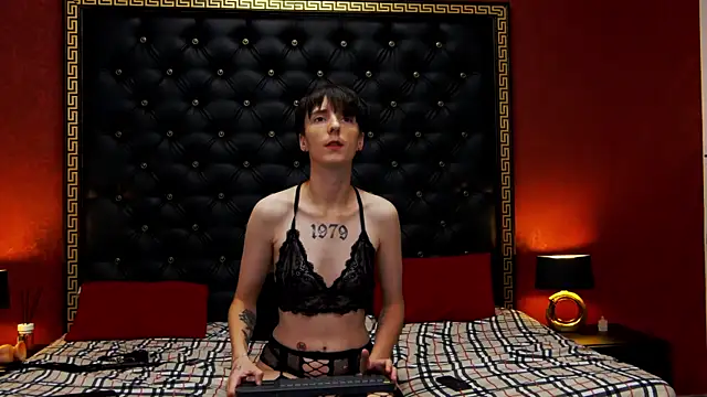 Luna Devil  online show from 09-10-25, 05:23