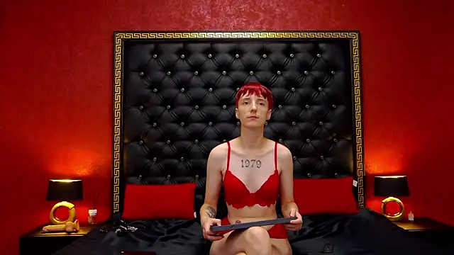 Luna Devil  online show from 09-18-25, 05:16