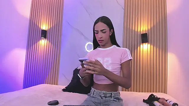 Valentinaliux  online show from 04-12-26, 11:46