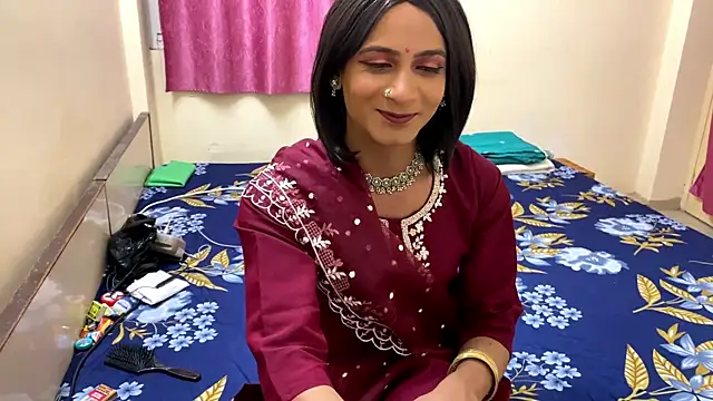 LuvLayla online show from 10-28-25, 06:07