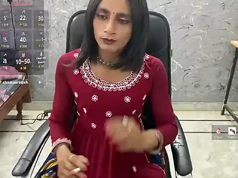 Snapshot of LuvLayla chatting on 07-02-26, 01:06 LuvLayla online show from 07-02-26, 01:06