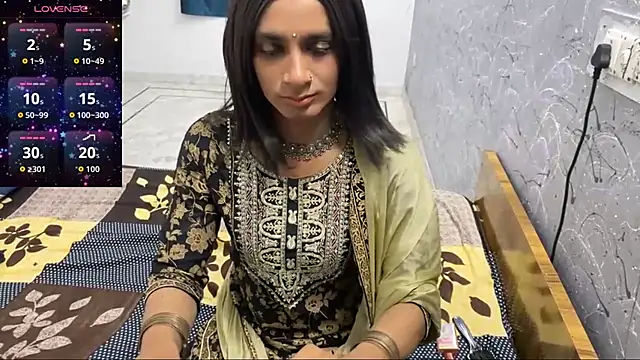 Snapshot of LuvLayla chatting on 06-22-26, 11:02 LuvLayla online show from 06-22-26, 11:02