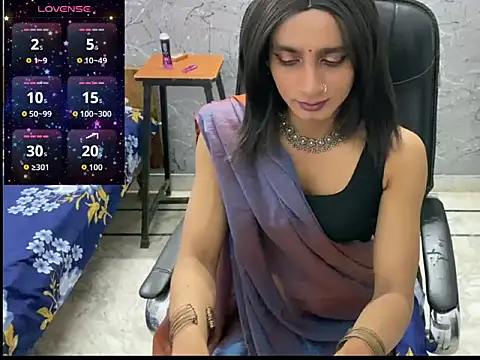 Snapshot of LuvLayla chatting on 06-14-26, 10:00 LuvLayla online show from 06-14-26, 10:00