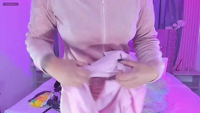 Nayla-Mouna online show from 03-12-26, 07:40