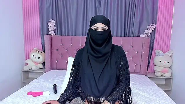 Nayla-Mouna online show from 10-18-25, 12:07