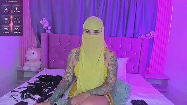 Nayla-Mouna online show from 04-16-26, 09:15