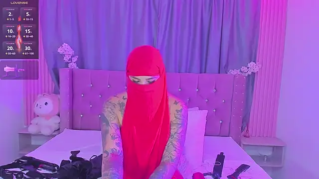 Snapshot of Nayla-Mouna chatting on 04-22-26, 07:59 Nayla-Mouna online show from 04-22-26, 07:59
