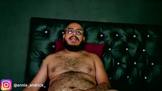  leda swan  online show from 12-17-25, 01:49