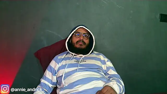  leda swan  online show from 11-10-25, 01:05