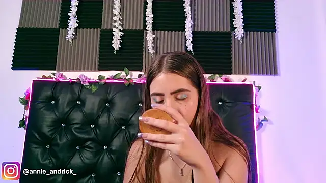  leda swan  online show from 03-27-26, 11:11